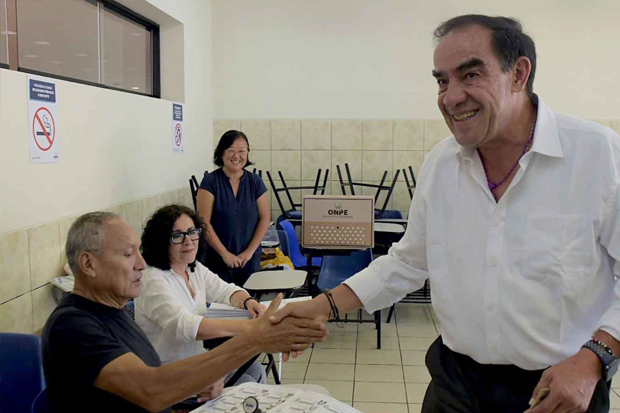 Elecciones 2026: Yonhy Lescano emite su voto